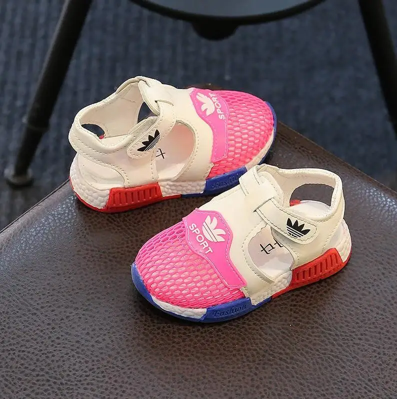 Новая модная летняя повседневная обувь из сетчатого материала для мальчиков детские пляжные сандалии для маленьких девочек модные спортивные сандалии для малышей Размеры 15-25