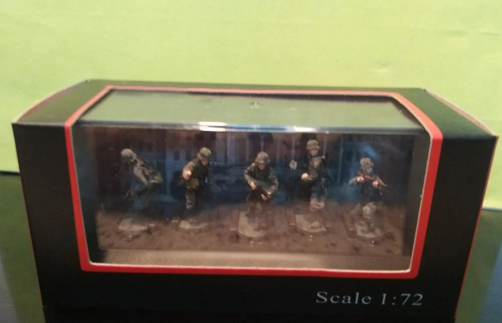  1/72 P803 German Five Soldier Finished coloured products Collocation tank model Military Scene Mate