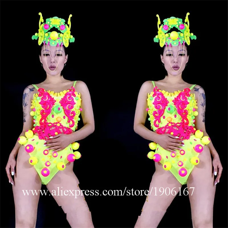Led girl ballroom01