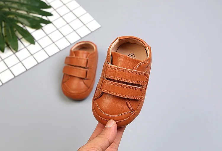 Bebê da Criança Sapatos de Cor Escorregadio das Crianças Couro Genuíno Novo Pura Cabeça Redonda Pasta Mágica Borracha Macio Sapatos Casuais 6 Couro genuíno novo bebê da criança sapatos