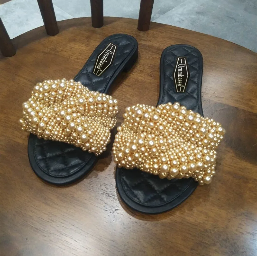 Шикарные женские тапочки с декором жемчуга; удобные сандалии-Шлепанцы из натуральной кожи; модные пляжные шлепанцы; BY589
