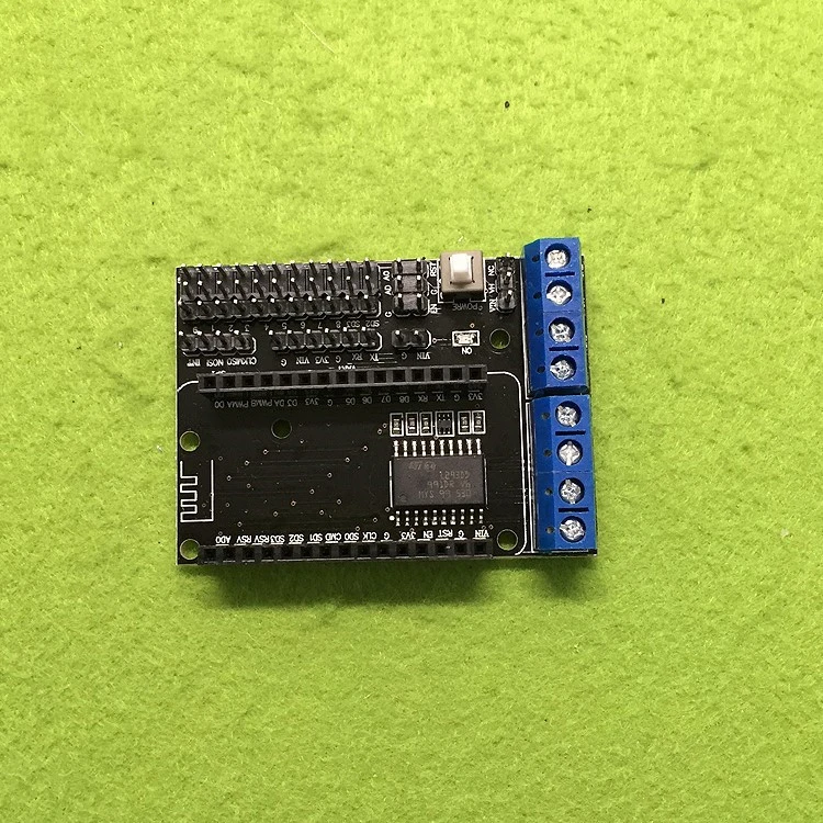 

ESP8266 WiFi motor drive expansion board L293D ESP12E Lua applies Things smart car
