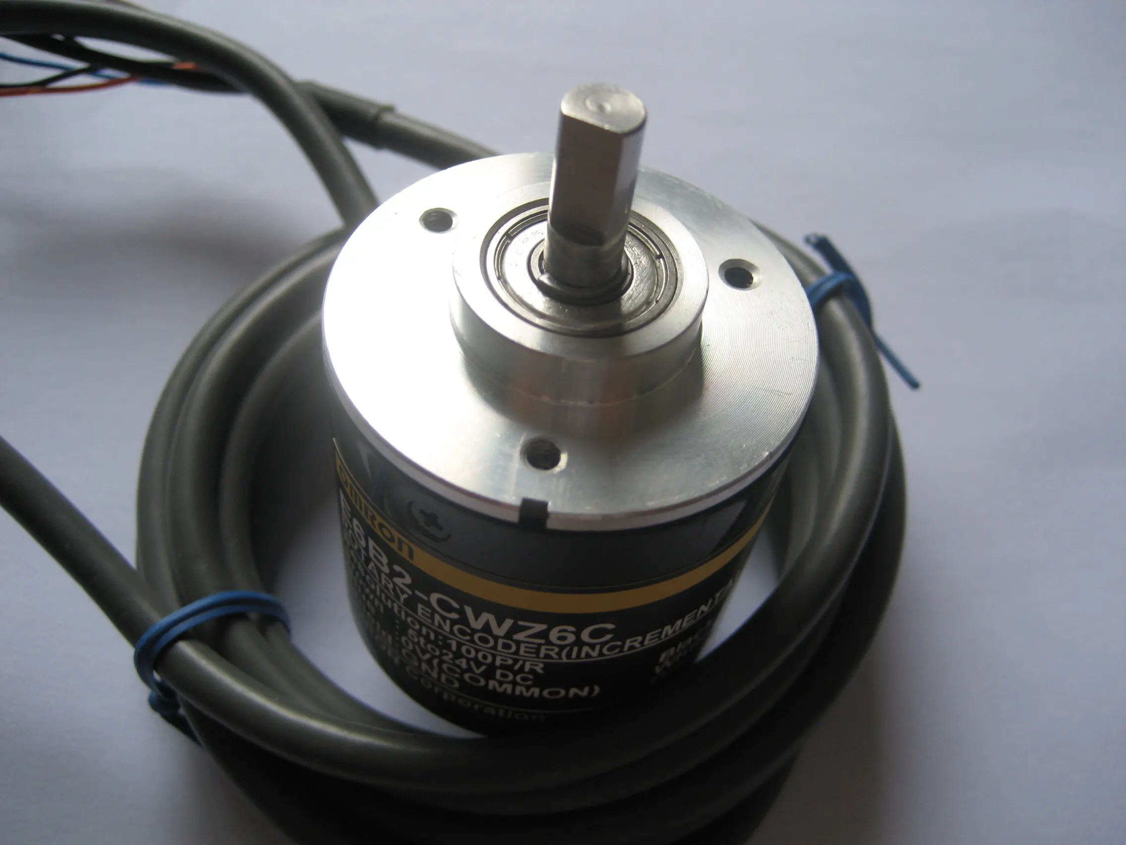 

FREE SHIPPING E6b2-cwz3e 1024p r pulse encoder 1024 line dc5-12v voltage