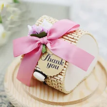 20 штук Творческий сердце Форма бамбука свадебной Коробки конфет bomboniera дня Подарочная коробка с бирками+ цветы+ Bowknots