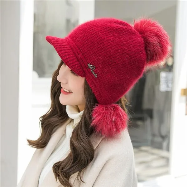 Шапка с тремя помпонами, женская зимняя теплая вязаная шапка с кроличьим мехом, Зимние Лыжные шапки с козырьком, новинка года, милые зимние шапки-бини для девочек - Цвет: red