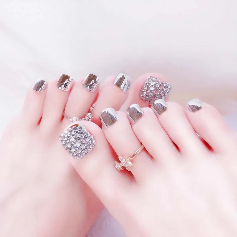 

Girls Hip Pop Style Beauty False Foot Nail Tips Shining Rhinestone Chic Toe Fake Nails Silver Fashion Nail Art Tips with Glue
