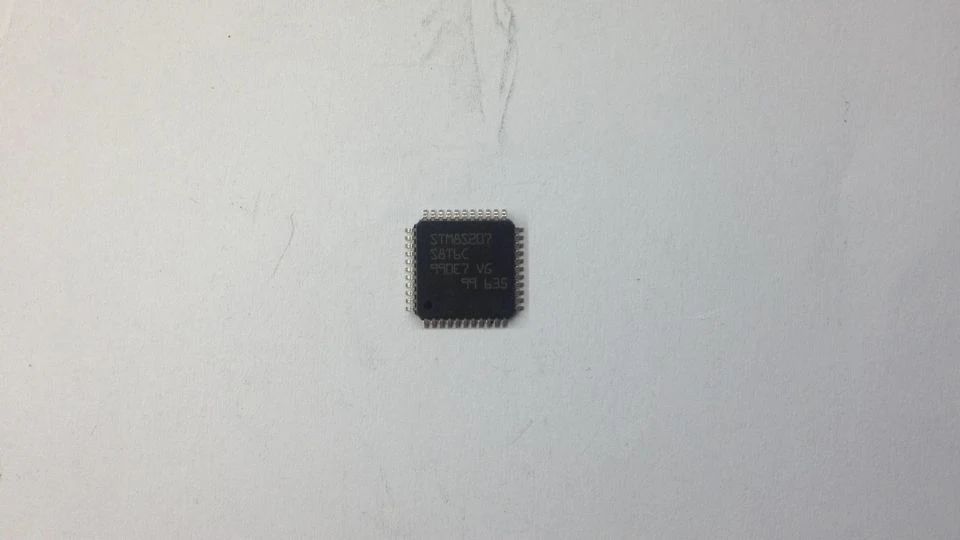 

2pcs/ lot STM8S207S8T6C STM8S207S8 QFP44 Original authentic and new Free Shipping