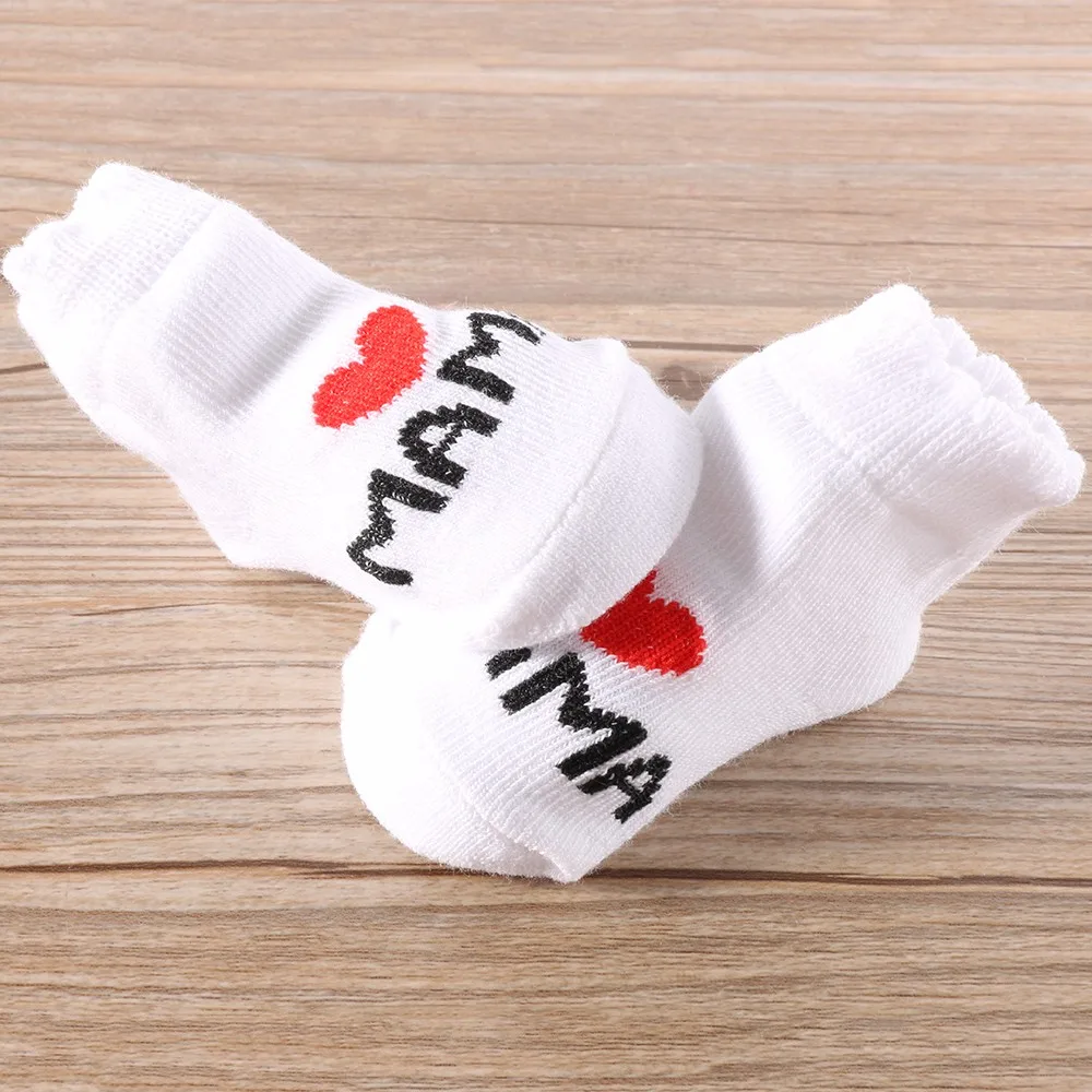 Новинка года, милые мягкие носки для малышей хлопковые носки в полоску с надписью «Love Mama/Papa» для маленьких девочек и мальчиков Модная одежда для детей от 0 до 6 месяцев