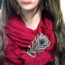 Nueva llegada las mujeres grandes pluma Vintage broche de bronce Pin antiguo de oro de diamantes de imitación de cristal accesorio de metal para joyería