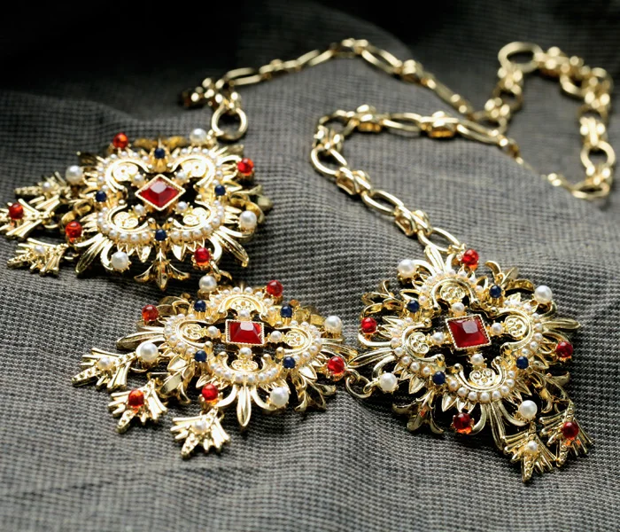 

2019 Newest Romantic Female Birthday Gifts Chic Gold Color Bright Flower Dress Statement Necklace For Women Accessories In Box