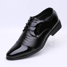 Fashion men dress shoes low mens patent leather shoes lace up black wedding business Carved Oxfords mens Pointed toe flats