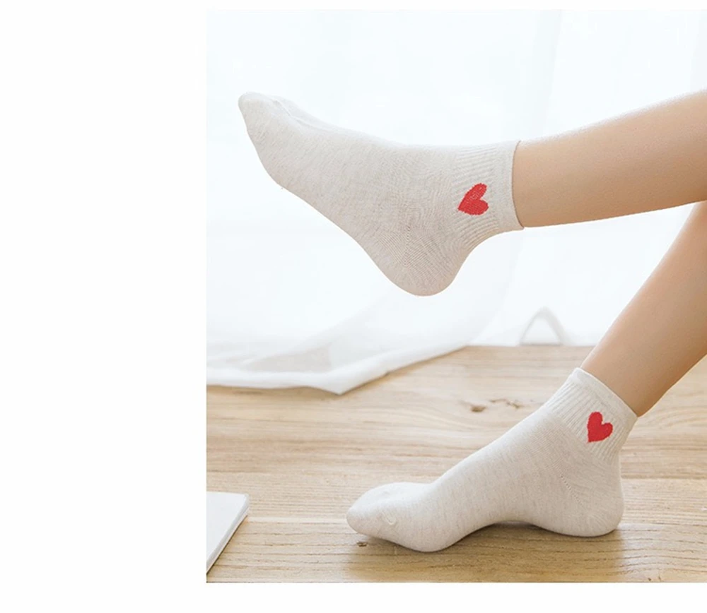 Женские весенне-летние носки из хлопка однотонноные цветные Harajuku Ветровка красная сердечная форма маленький свежий колледж ветер джокер