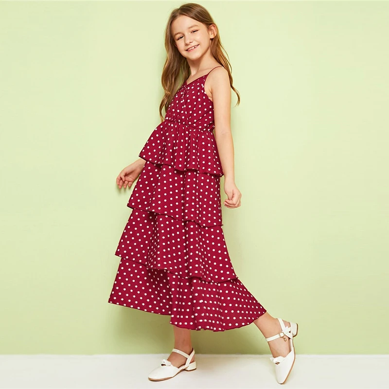 SHEIN Kiddie/Бордовое платье в горошек с многослойной оборкой для девочек; детское платье на бретельках; коллекция года; летние пляжные Длинные платья без рукавов в стиле бохо