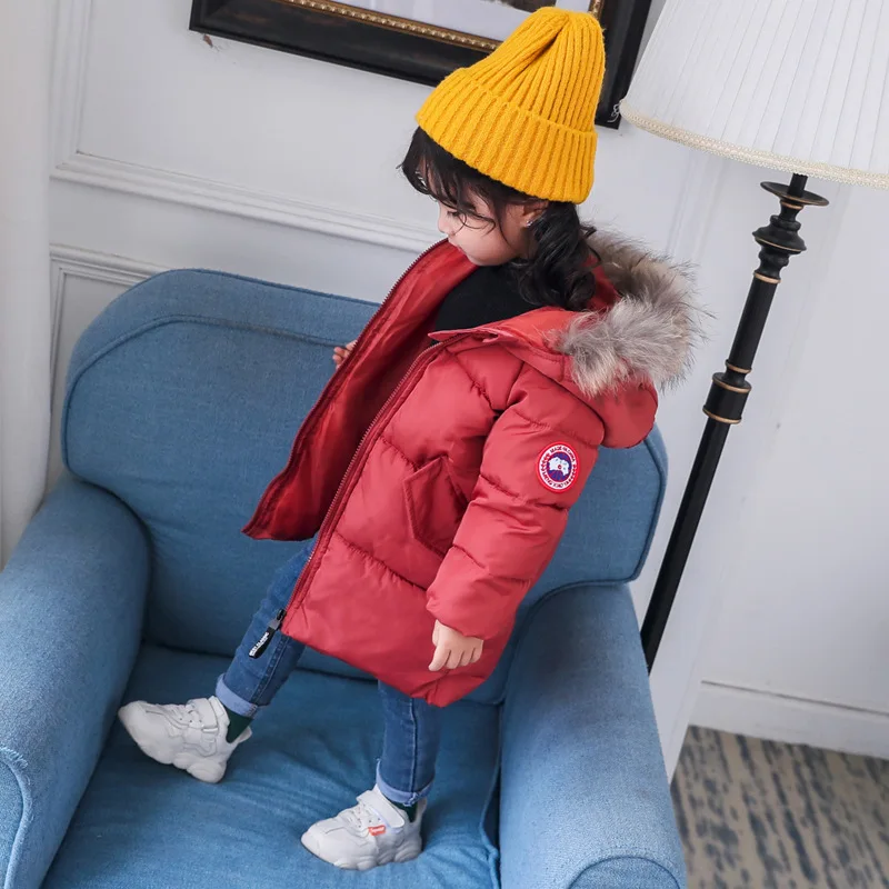 Зимняя детская одежда из хлопка с меховым воротником Новинка года, детская теплая хлопковая куртка с капюшоном для девочек средней и небольшой длины