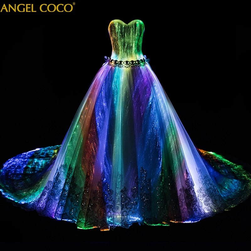 

Royale Customized Night Glow In Dark Luxury Pregnancy Maternity Wedding Dress Dubai 7 Variable Color Model Fashion Runway show