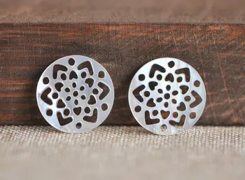 

10pcs White Mother of Pearl Shell Hollow Connector 18mm Cut Out Carvings -(V1136-1)