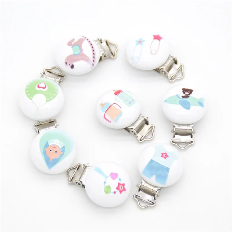

5pcs Metal Wooden Baby Pacifier Clips Cartoon Mixed Pattern Holders Cute Infant Soother Clasps Holders Funny Accessories