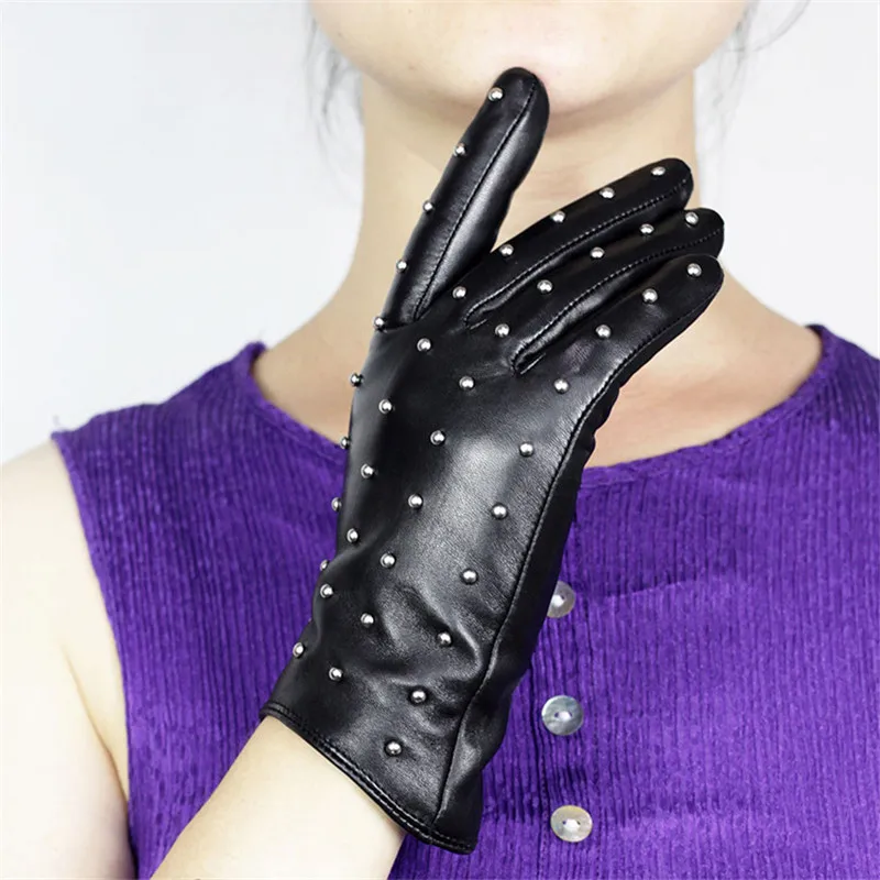 Новые женские перчатки из натуральной овечьей кожи с заклепками на осень и зиму, теплые плюшевые модные черные перчатки для вождения, женские XC-205