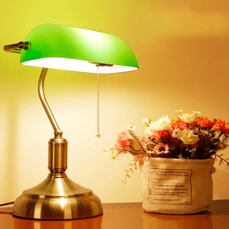 

Old Shanghai vintage green glass lampshade bank table lamp for coffee shop study bedroom bedside 110V 220V 90-260V XU