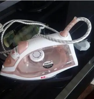 220V 1200W 5-gear Adjustable Steam Irons with 130ml water tank 2