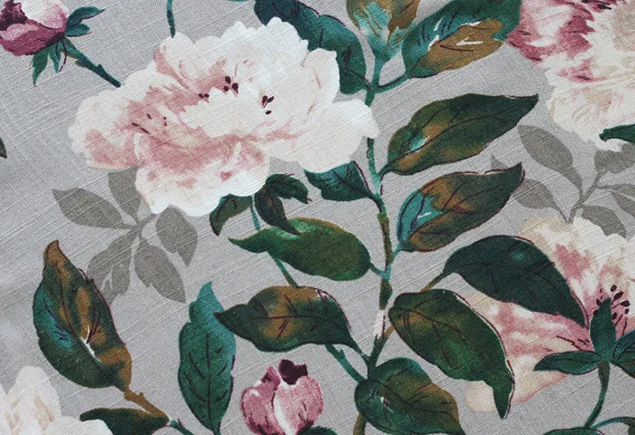 2743273573_893018027