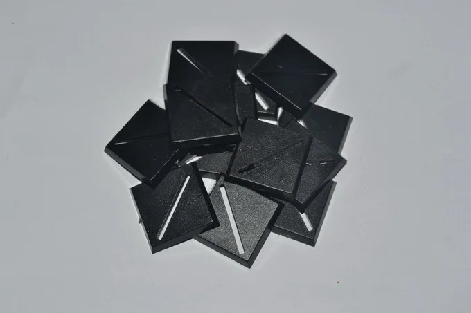 

20pcs / lot Resin Miniatures Models 25 * 25MM square groove base (plastic) Free Shipping