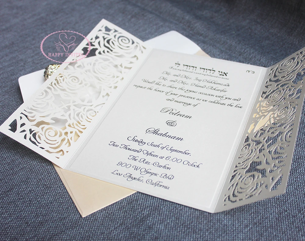 HI3044-07 Personalized Pearl White Laser Cut  Wedding Invitation Card with Pearl Brooch and Envelope Made in China