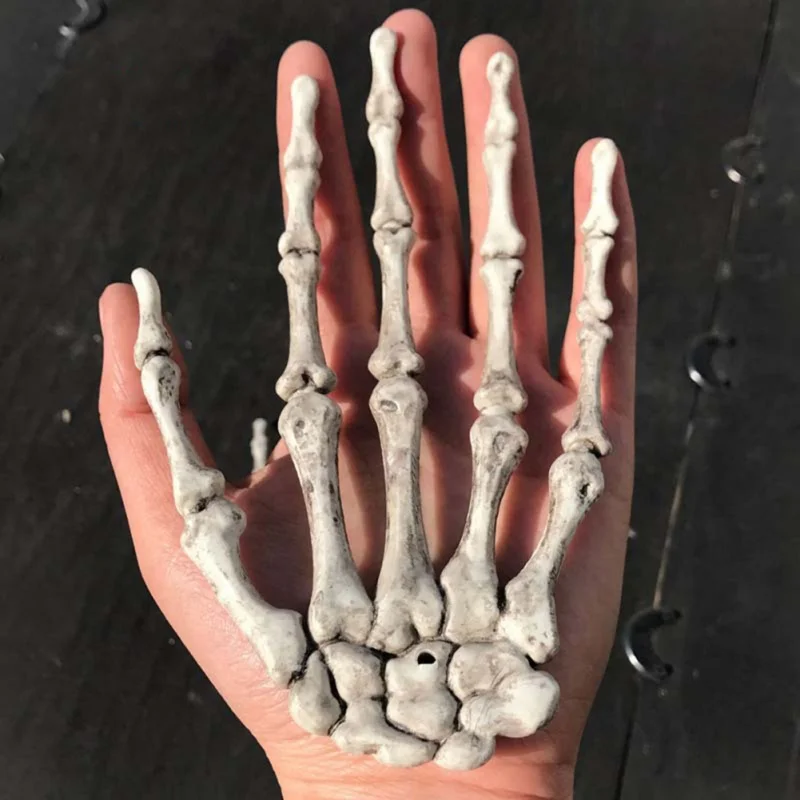 

2PCS Halloween Hand Skeleton Decoration Unique Plastic Hand Skeleton Decoration For Haunted House Halloween Party Decor Decor