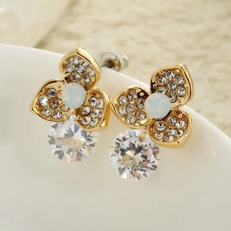 Корейский Изысканный Мигает Золотой цвет Маленький Клевер Циркон Стад Серьги