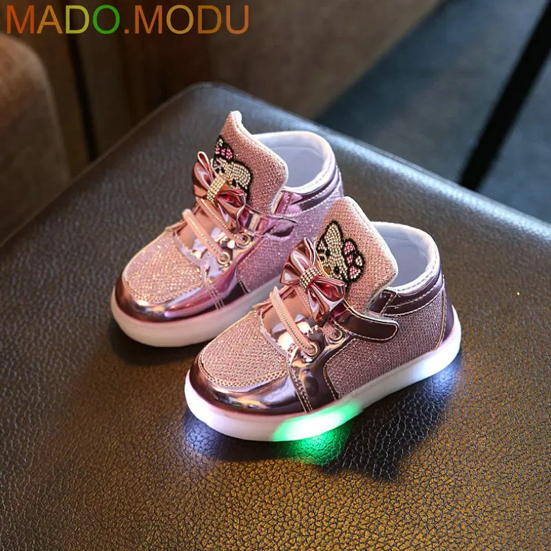 

Kids Casual Lighted Shoes 2017 New Brand Girls Glowing Sneakers Children KT Cats Shoes With Led Light for Baby Girl Lovely Boots
