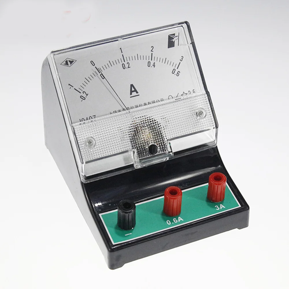 Вольтметр для урока физики. Амперметр и вольтметр физика. Измерение напряжения формула вольтметром. Амперметр вольтметр гальванометр. Приборы для измерения напряжения физика 8 класс.