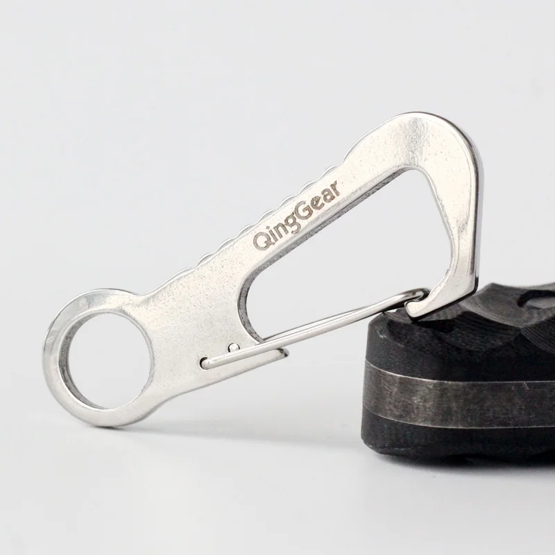 QingGear-다기능 스프링 걸쇠 병따개 배낭 클립 키 체인, 카라비너 금속 후크 전술 생존 장비, 2 개