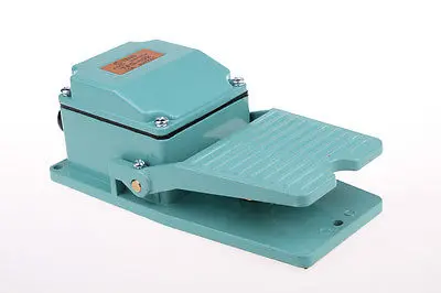 

1pcs CFS-402 15A 250VAC Foot Switch Power Pedal FootSwitch 1NO 1NC
