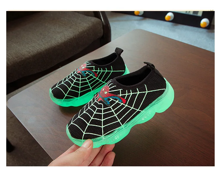 Обувь для человека-паука; детская обувь; детская Люминесцентная спортивная обувь; Светящиеся Сникерсы для маленьких мальчиков и девочек; обувь с подсветкой