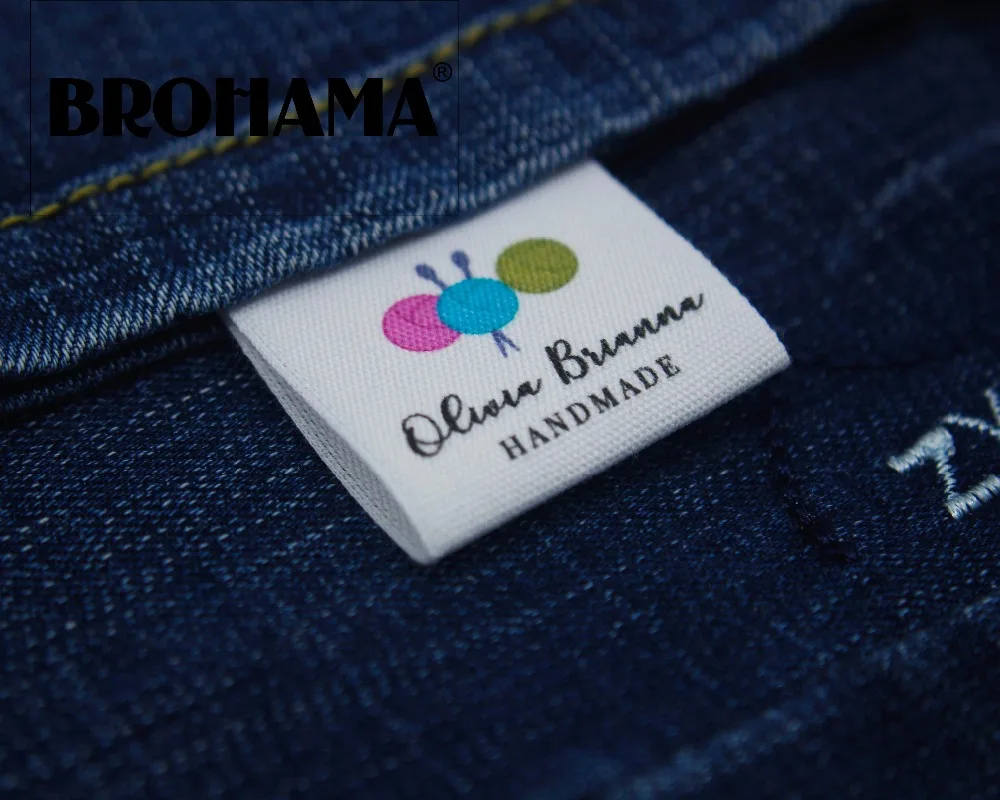 Personalized labels for knitted garments