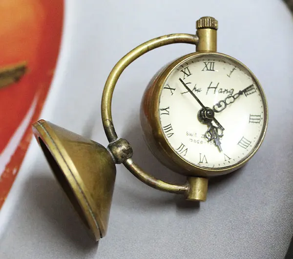 Часы шарова. Карманные часы шар. Часы шар старинные. Часы с шариками. Часы колокольчик.