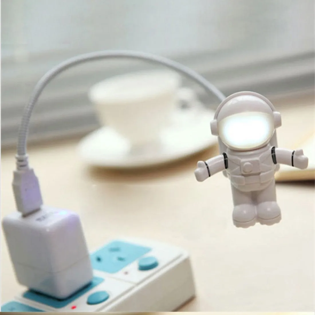 Astronaut Spaceman USB LED Adjustable Night Light For Computer Desk Cool La Q9W1 