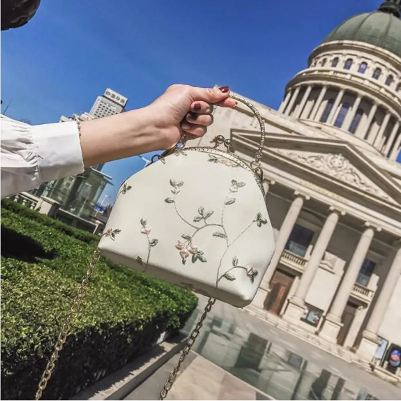 3d الكورية التطريز الزهور المرأة حقيبة السهرة مع سلسلة و مقبض معدني البسيطة crossbody حقيبة الصيف شاطئ حقيبة بيج 3d الكورية التطريز الزهور المرأة حقيبة السهرة مع سلسلة و مقبض معدني البسيطة crossbody حقيبة الصيف شاطئ حقيبة بيج