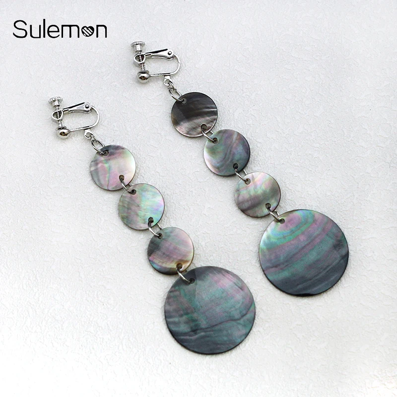 

Natural Black Shell Tassel Earrings Geometric Round Shell Clip On Earrings Without Piercing Simple Women Long Earring SHE32