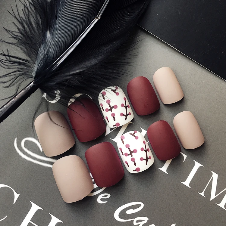 

Matte wine red and kakhi hit pure color with flower pattern fake nails french false nails cute lady full nail tips Bride