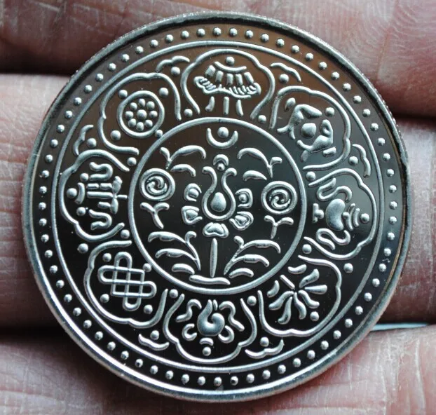 

30mm The Eight Auspicious Symbols China Tibetan Buddhism Silver Plated Souvenir Coin Medal