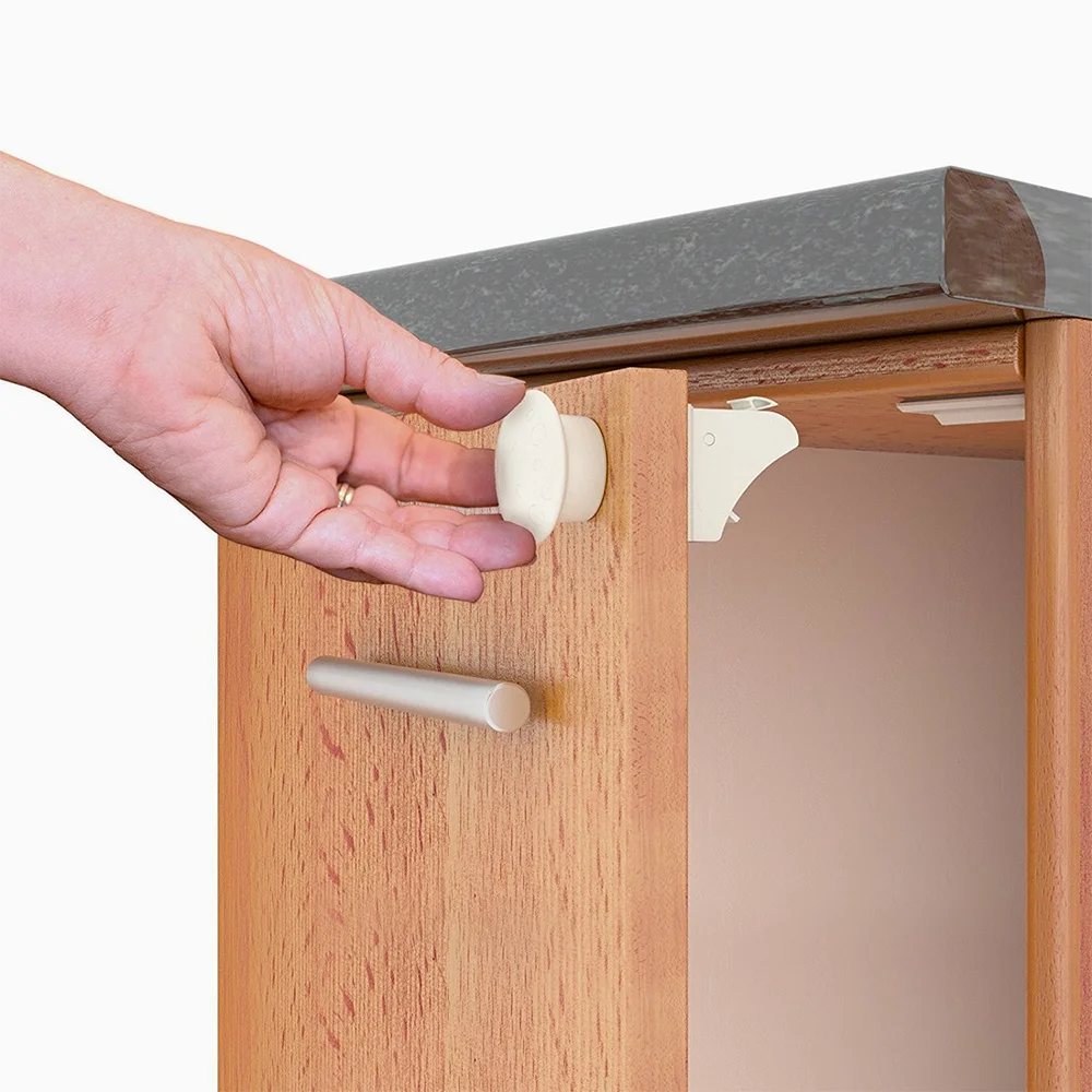 Врезать замок в тумбочку. Магнит для шкафа дверцы. Блокировка дверей шкафа купе. Петли блюм с доводчиком. Блокираторы для шкафов от детей.