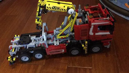 

New 1877Pcs Technic Series Crane Truck Wrecker 3D Model Building Kits Blocks Bricks Toys Gift with Lepins Figures
