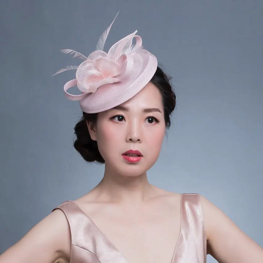 

Women Chic Fascinator Hat Cocktail Wedding Party Church Headpiece Fashion Headwear Feather Hair Accessories Sinamay Fascinators