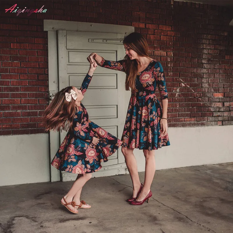 Mother Daughter Dresses Summer Beach Vintage Mom and Daughter Dress Clothes for Family Look Outfits Floral Family Clothing