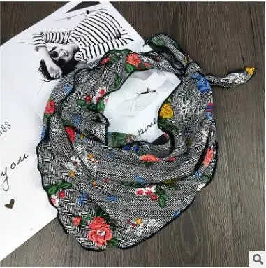 

Floral Triangle Scarf Women Striped Kerchief Foulard Small Headband Fashion Female Neck Wrap 2019 New Wholesale Scarves 33*85cm