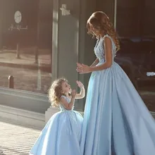 Элегантное сатиновое длинное бальное платье небесно-голубого цвета года; вечернее платье с кружевной аппликацией; одинаковые платья для мамы и дочки; Vestido de Festa