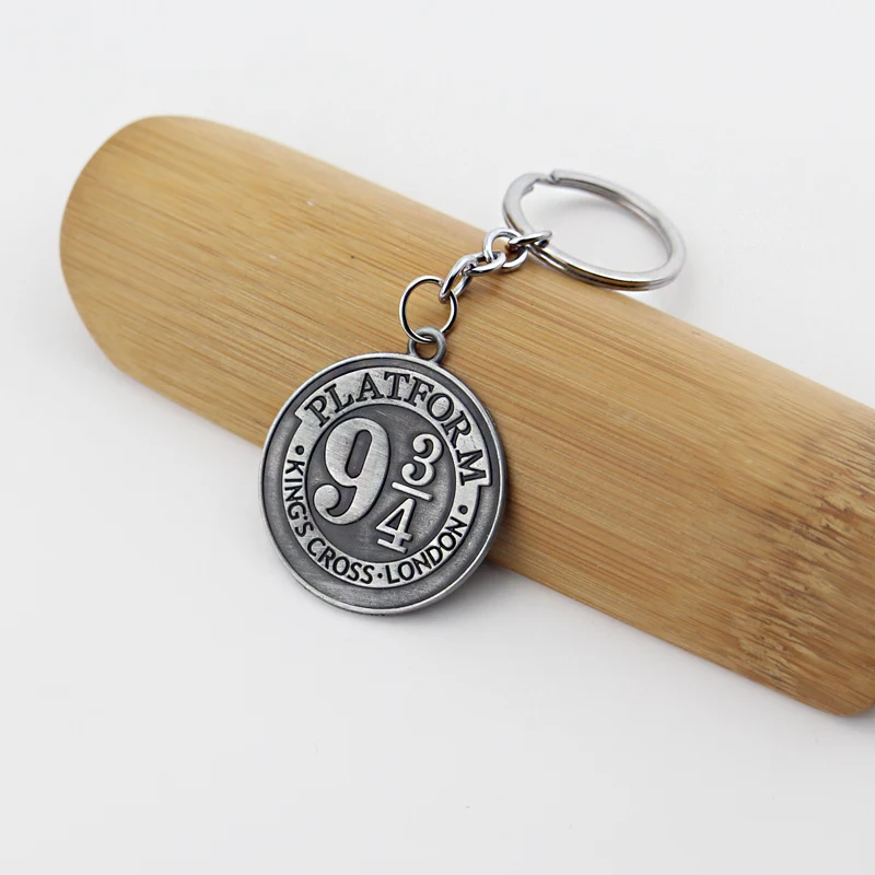 

Harri Potter Key Chain Cosplay Platform 9 3/4 King's Cross London Costumes Keychain Pendant Keyring Jewelry Fan Collection Props