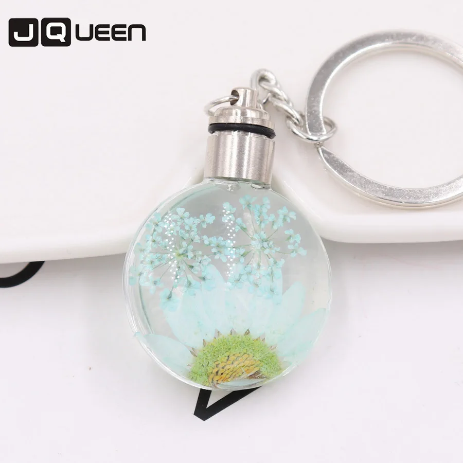 

Popular Creative Fresh Flowers Chrysanthemum Pendant Key Chain Noctilucent Flower Dried Flowers Pendant Female Ornaments