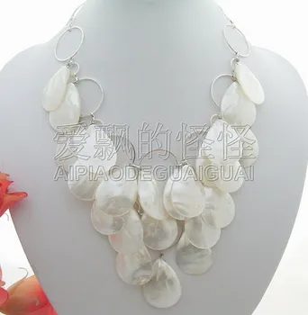 

N070188 NCharming! 25x35MM White Shell Necklace